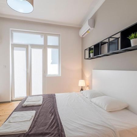 Bluewaveplace - Stylish 2 Bedroom Home In Center Of София Екстериор снимка
