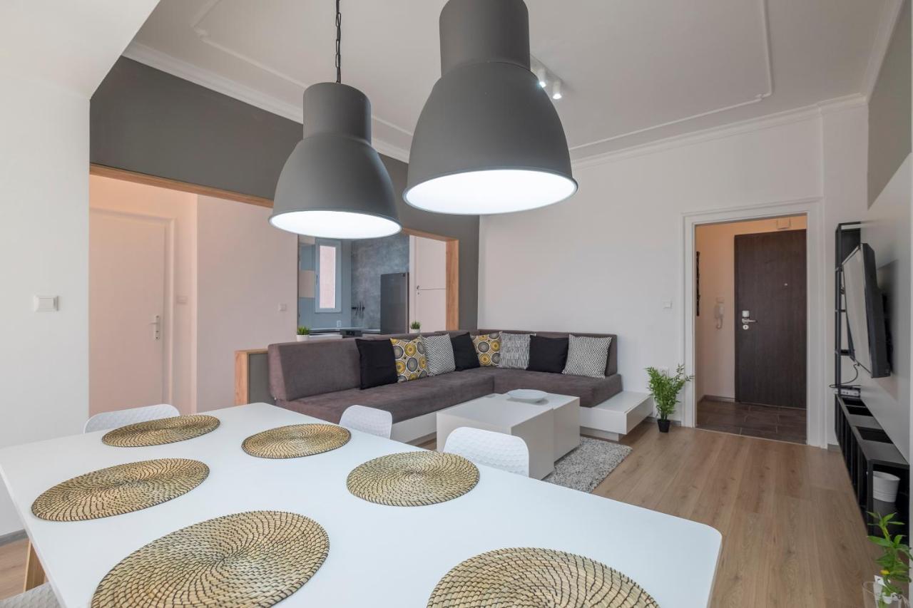 Bluewaveplace - Stylish 2 Bedroom Home In Center Of София Екстериор снимка