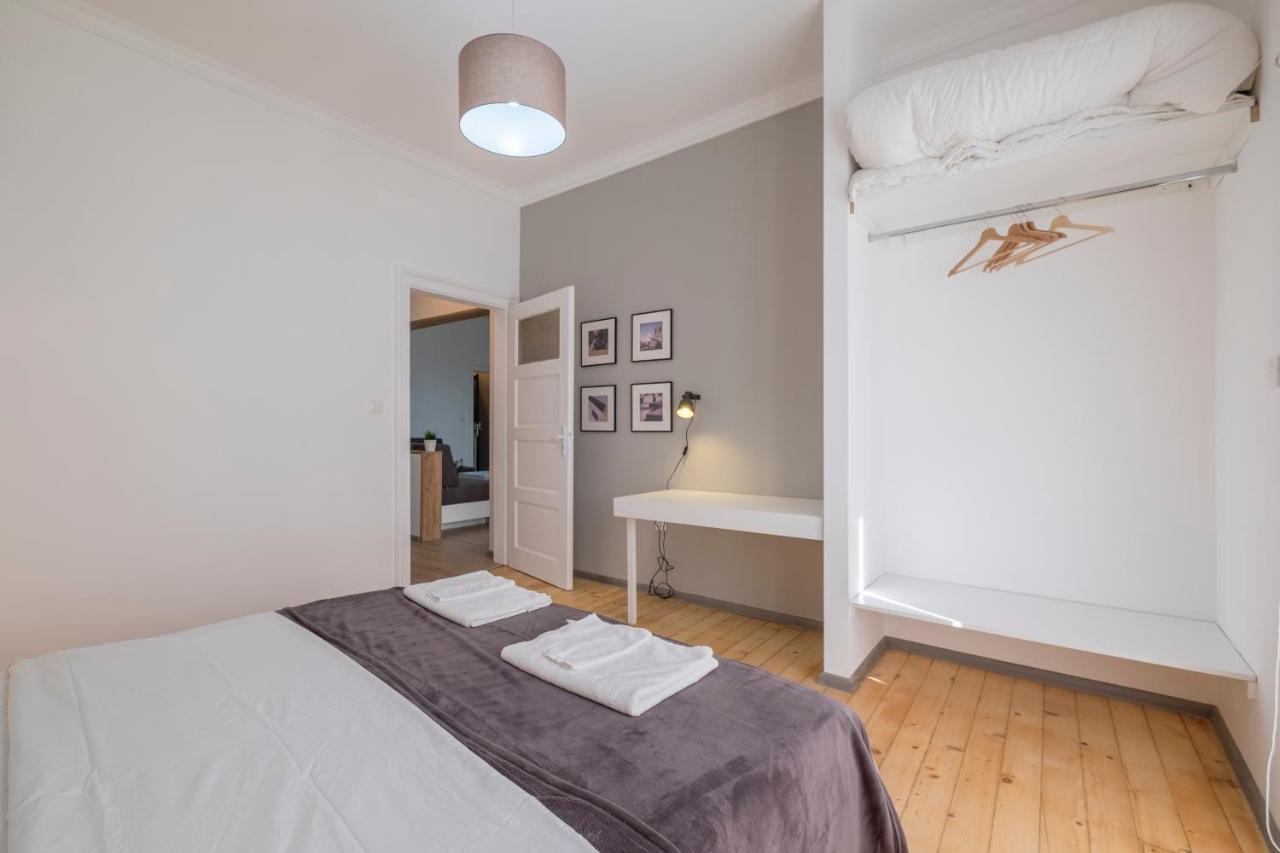 Bluewaveplace - Stylish 2 Bedroom Home In Center Of София Екстериор снимка