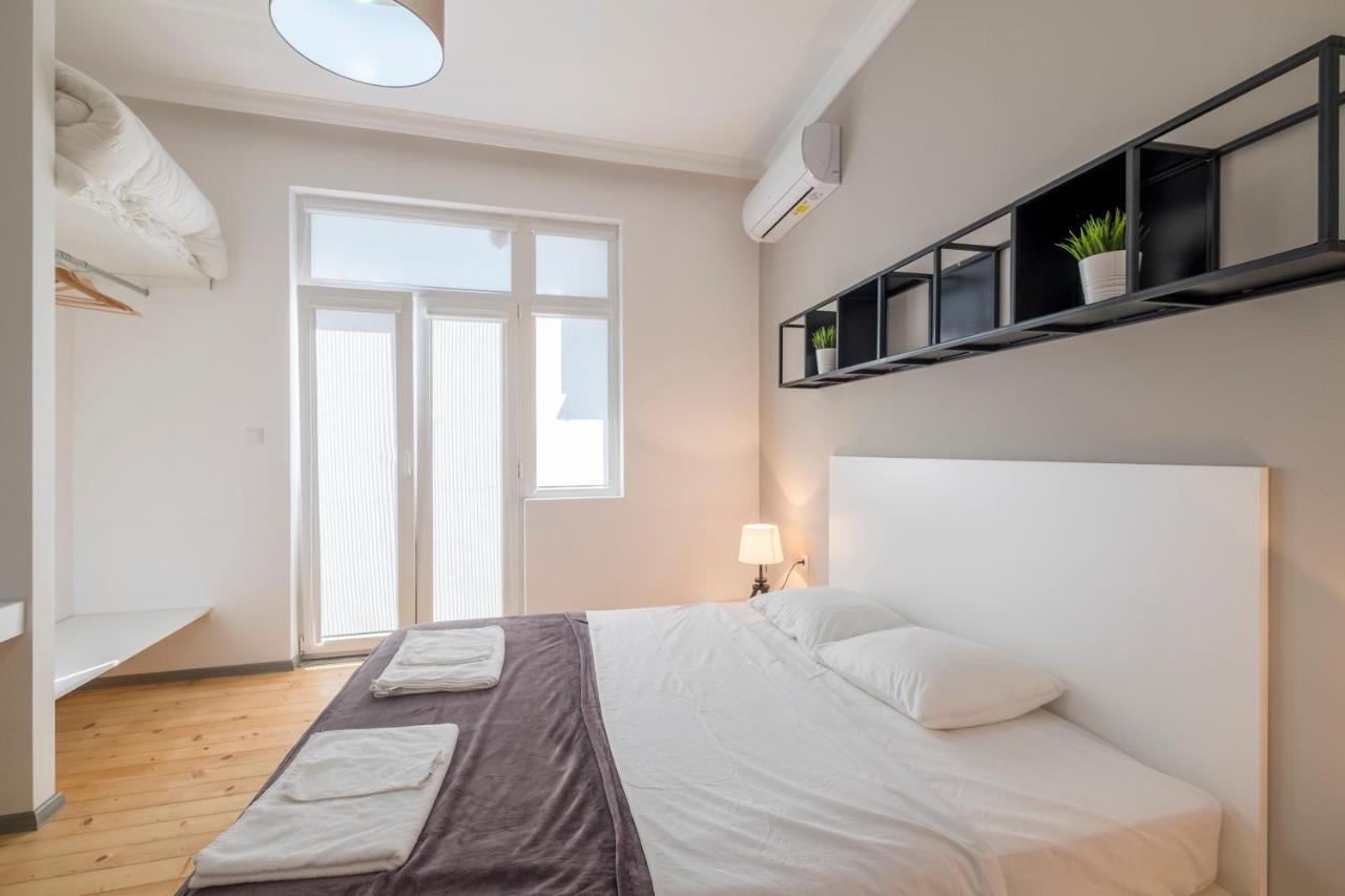 Bluewaveplace - Stylish 2 Bedroom Home In Center Of София Екстериор снимка