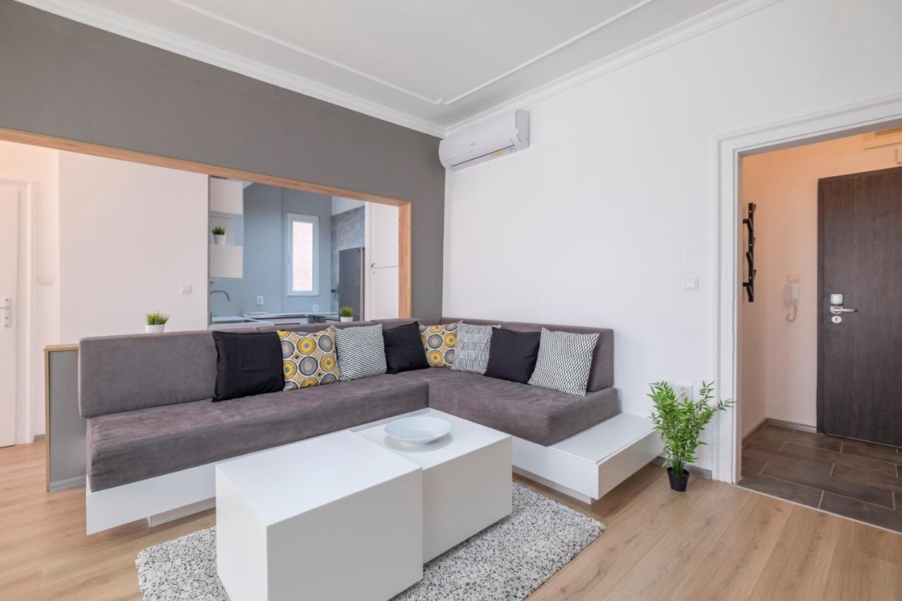 Bluewaveplace - Stylish 2 Bedroom Home In Center Of София Екстериор снимка