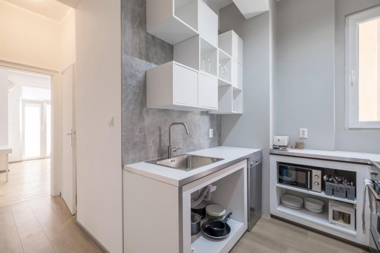 Bluewaveplace - Stylish 2 Bedroom Home In Center Of София Екстериор снимка