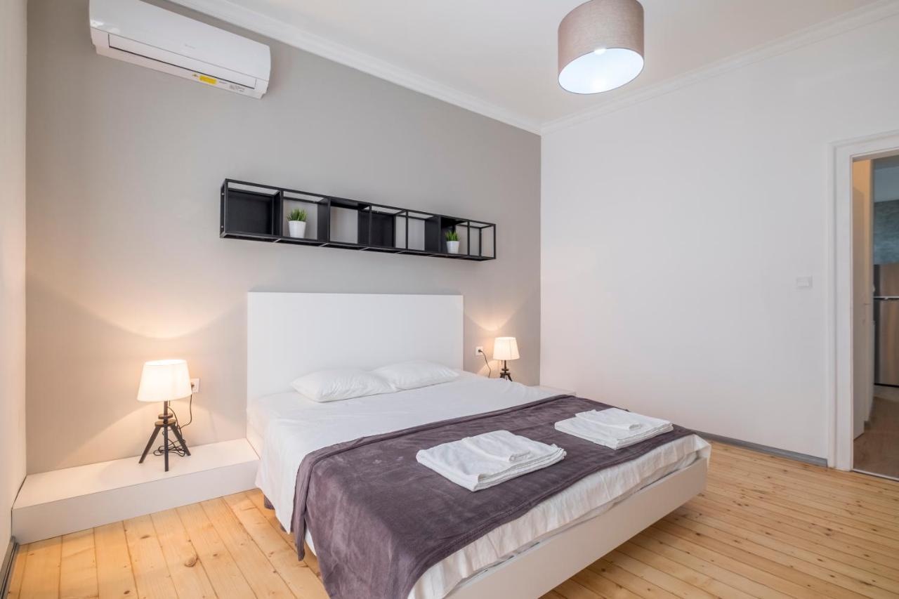 Bluewaveplace - Stylish 2 Bedroom Home In Center Of София Екстериор снимка