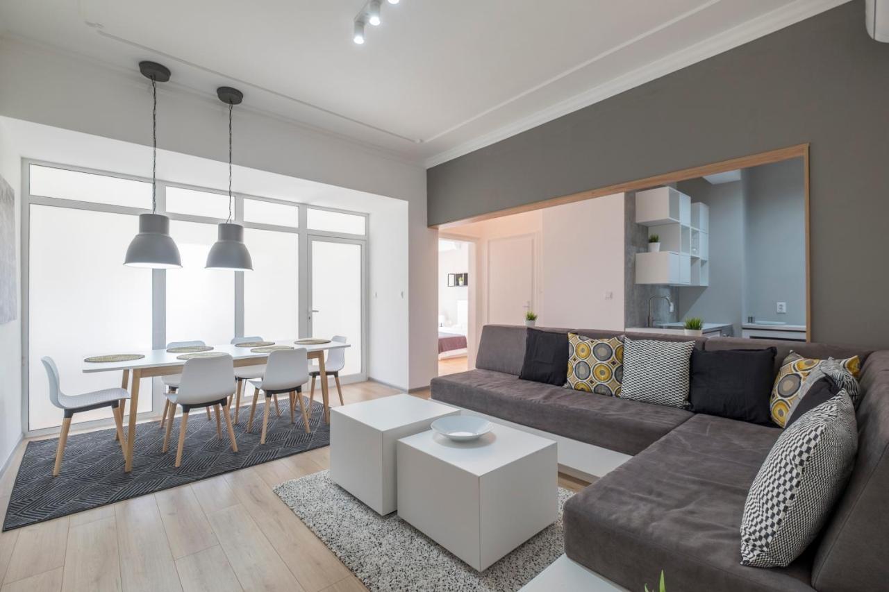 Bluewaveplace - Stylish 2 Bedroom Home In Center Of София Екстериор снимка