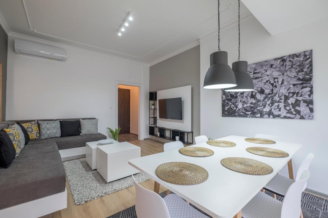 Bluewaveplace - Stylish 2 Bedroom Home In Center Of София Екстериор снимка