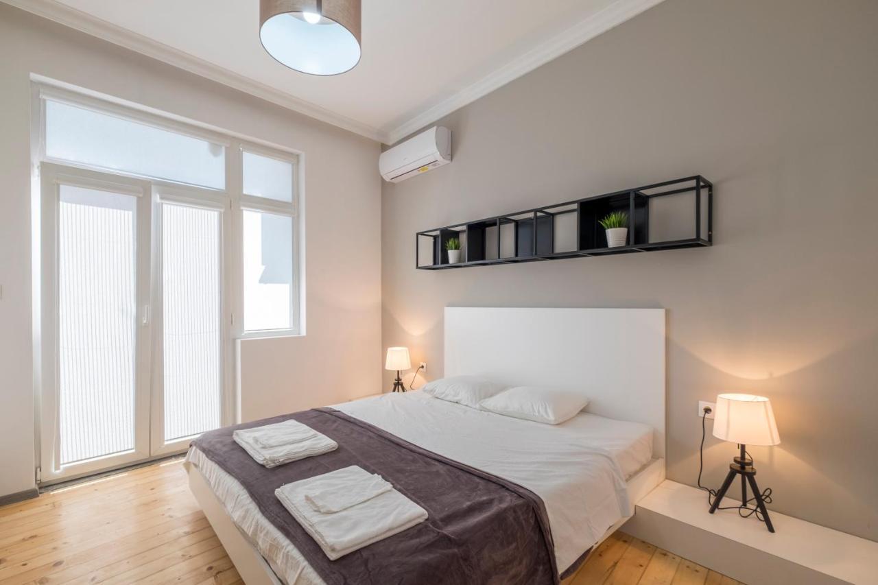 Bluewaveplace - Stylish 2 Bedroom Home In Center Of София Екстериор снимка