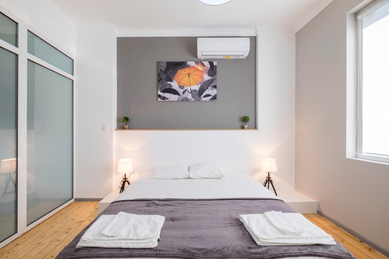 Bluewaveplace - Stylish 2 Bedroom Home In Center Of София Екстериор снимка