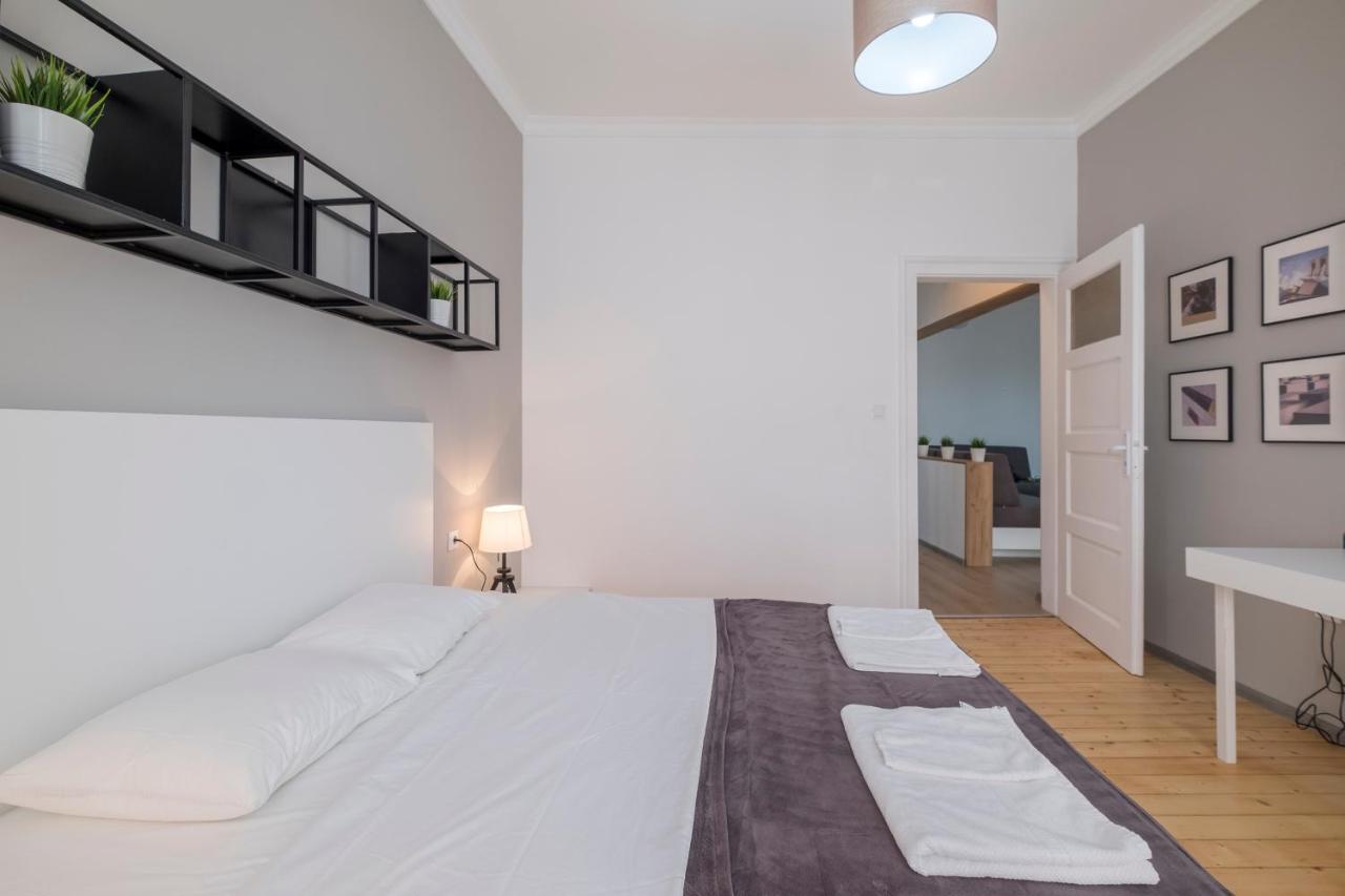 Bluewaveplace - Stylish 2 Bedroom Home In Center Of София Екстериор снимка