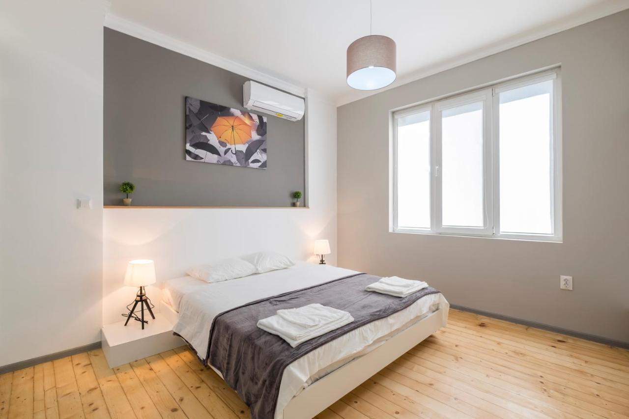 Bluewaveplace - Stylish 2 Bedroom Home In Center Of София Екстериор снимка